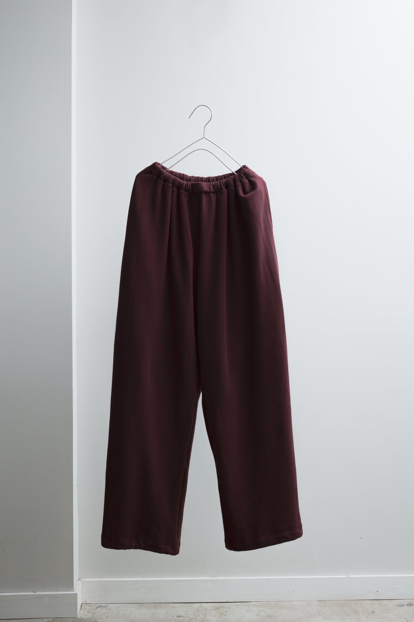 LOOSE SWEAT PANTS