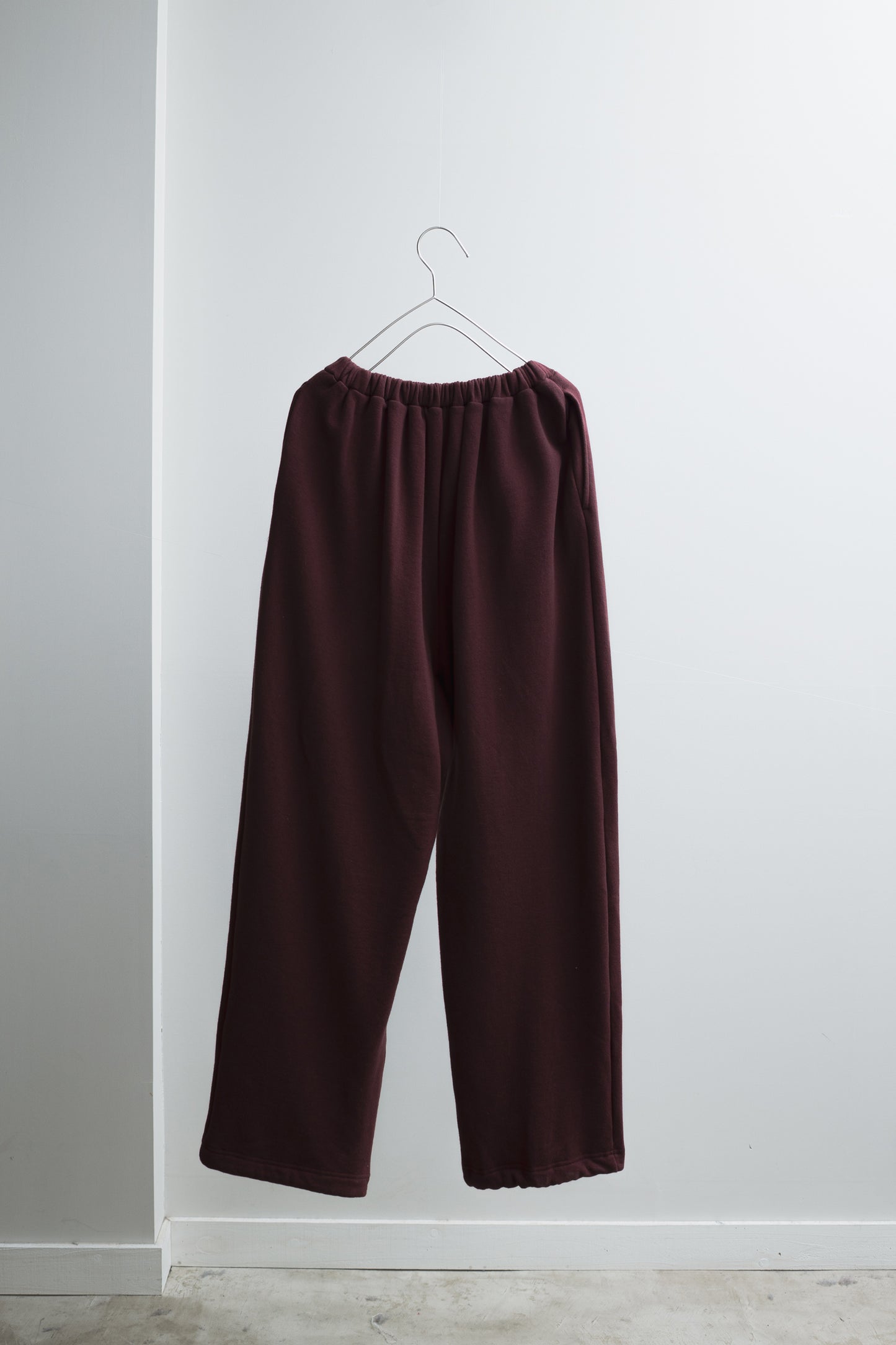 LOOSE SWEAT PANTS