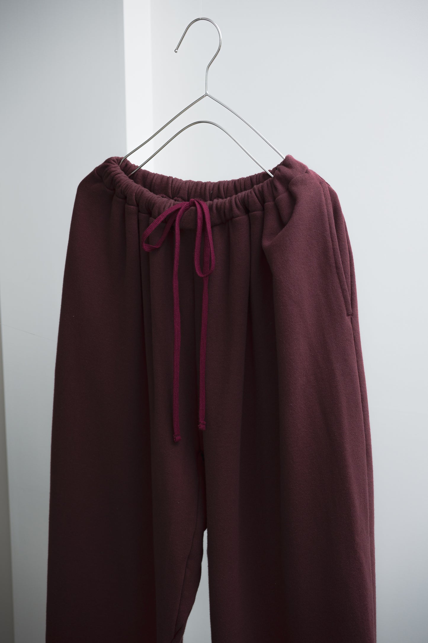LOOSE SWEAT PANTS