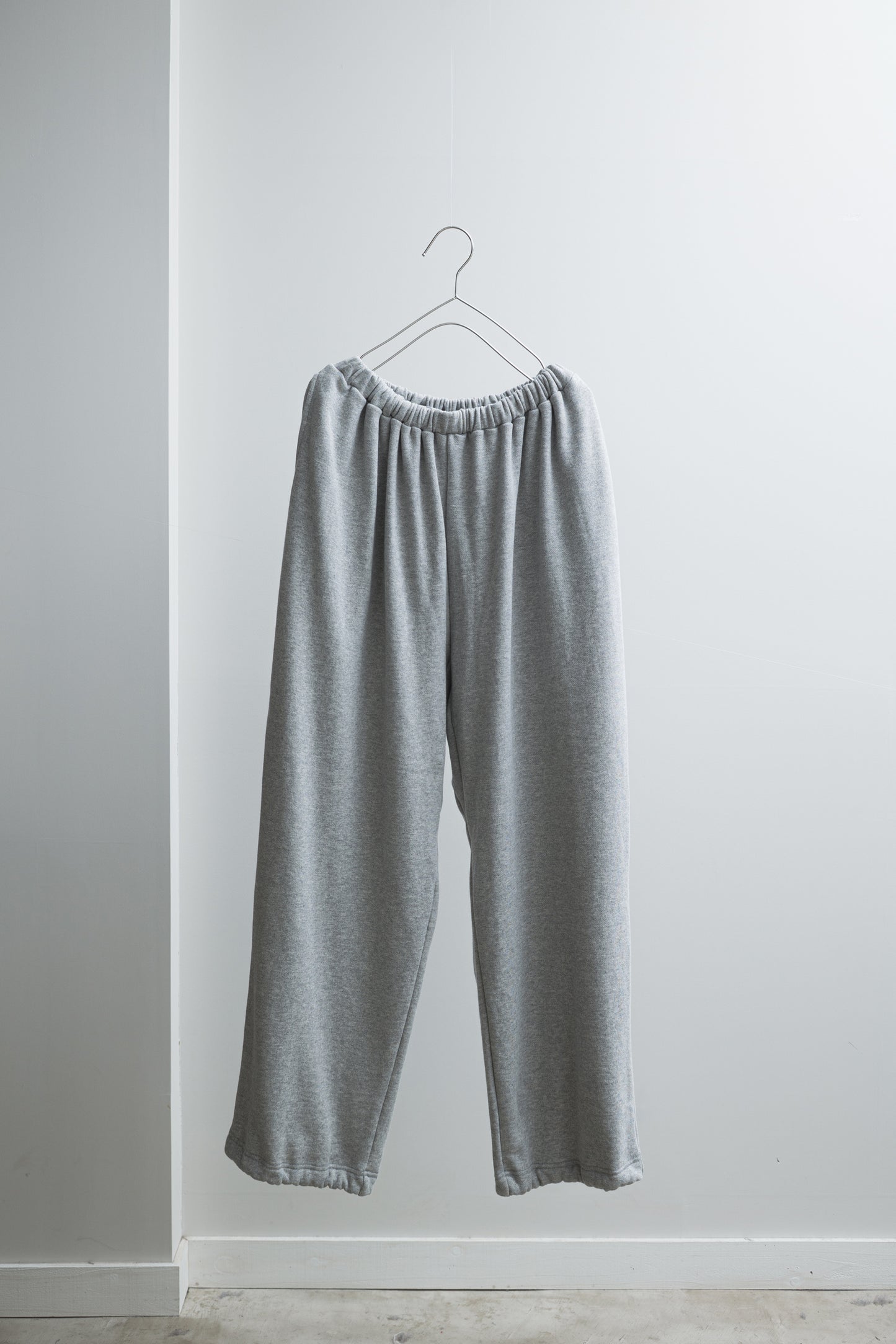 LOOSE SWEAT PANTS