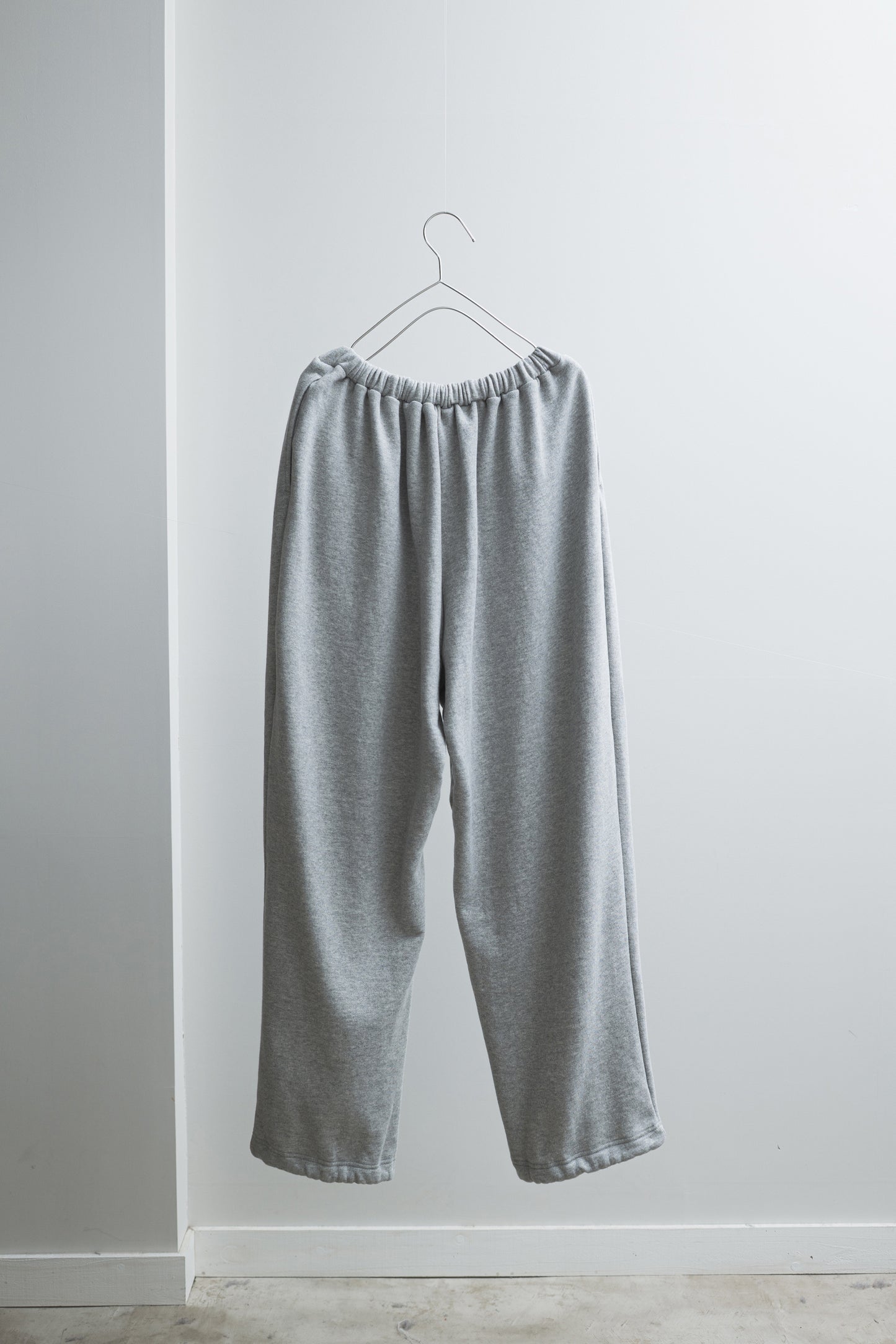 LOOSE SWEAT PANTS