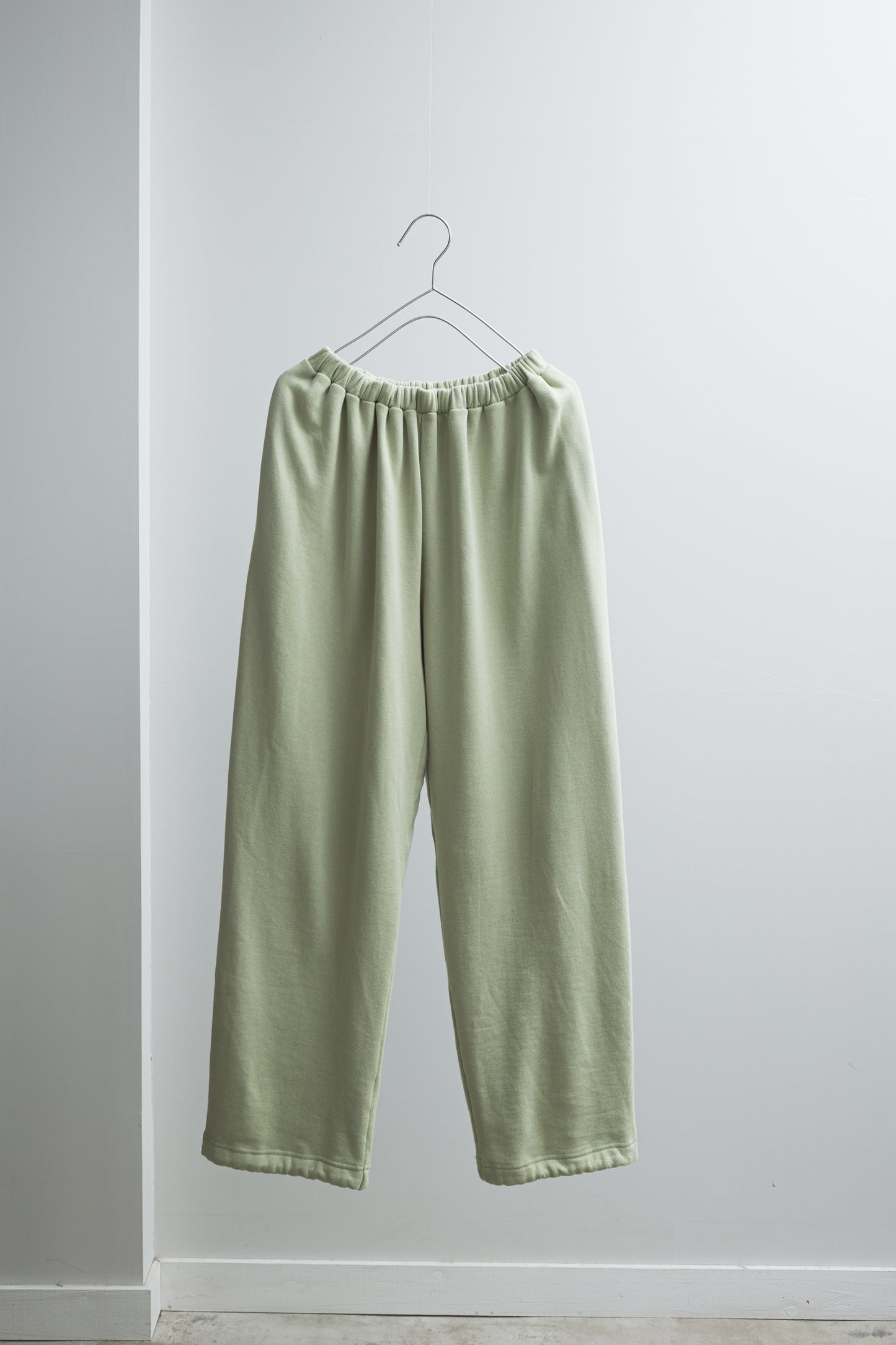 LOOSE SWEAT PANTS