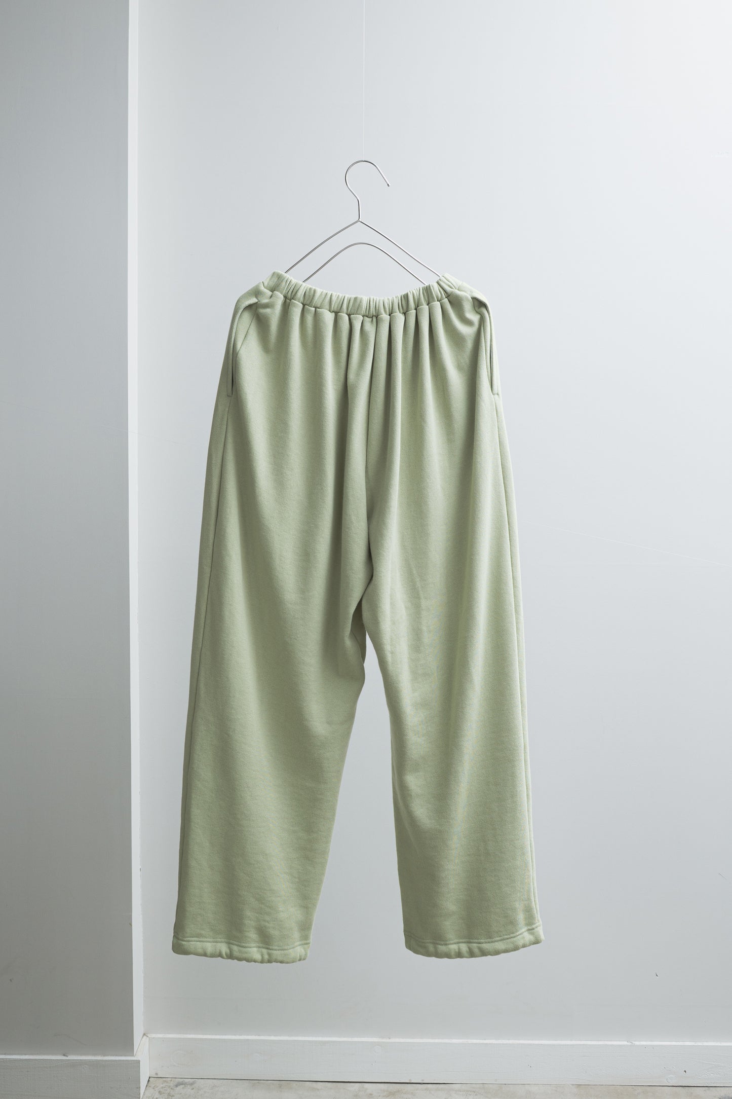 LOOSE SWEAT PANTS