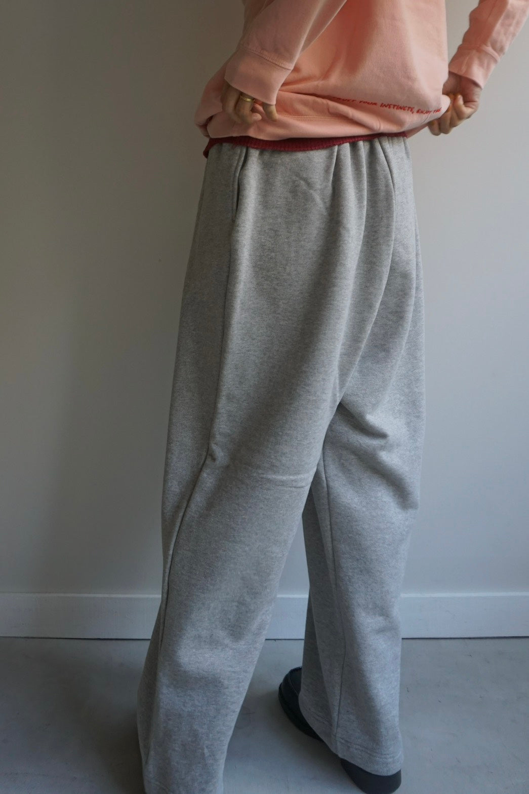 LOOSE SWEAT PANTS